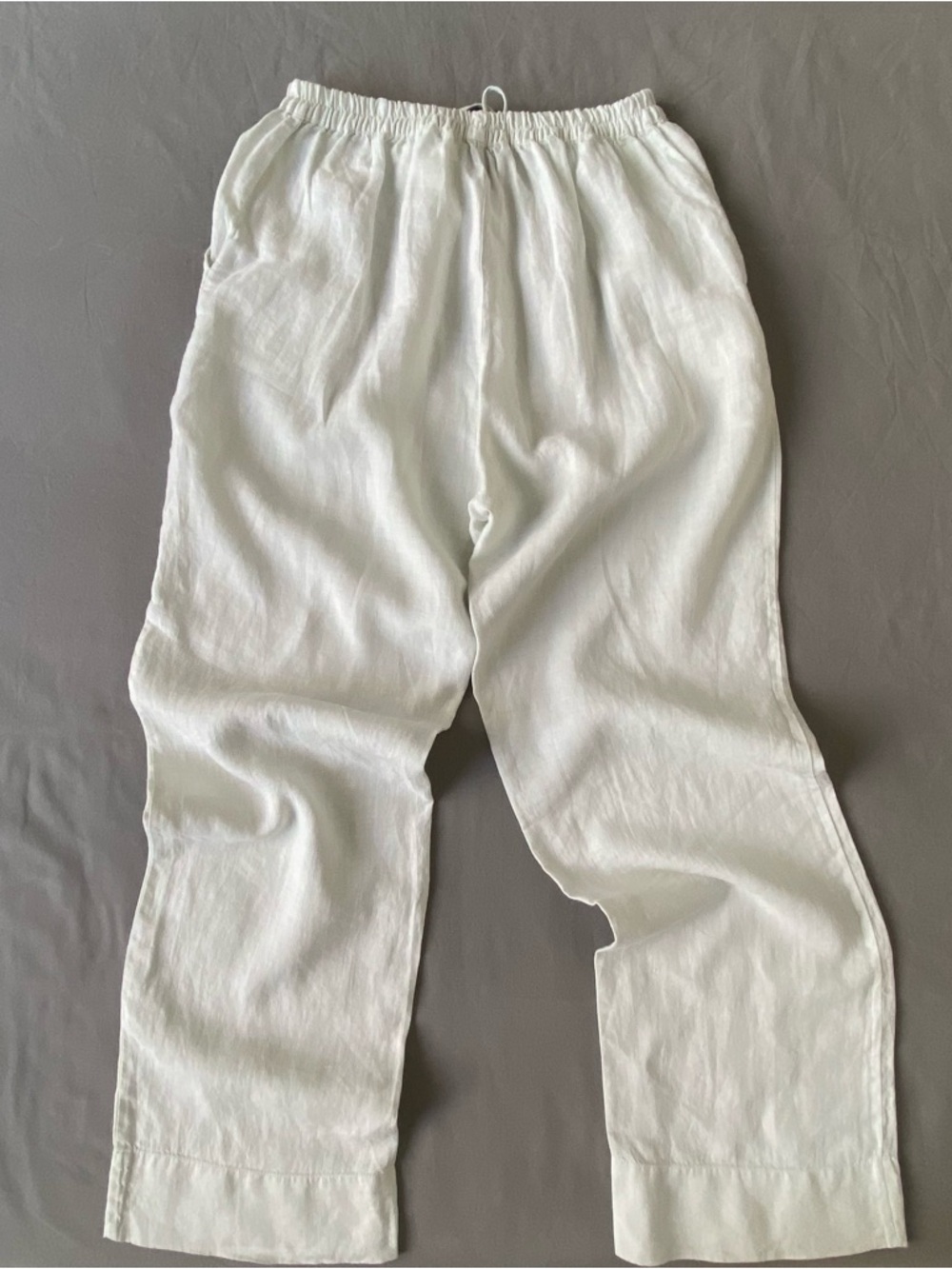 Soft Linen Set with Shell Buttons - Picture 12 of 16